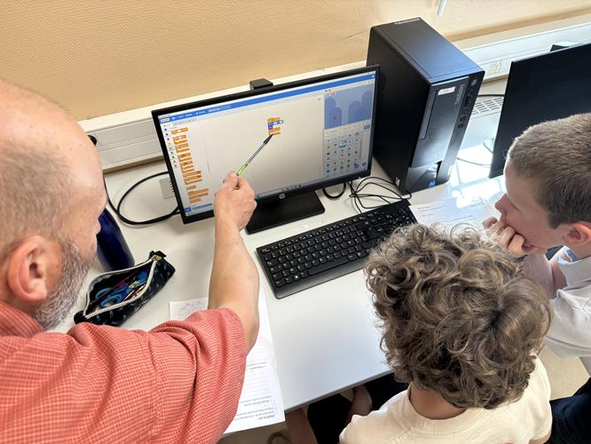 Les élèves du Collège La Salle relèvent le défi de la Nuit du Code 2026